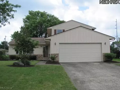347 Crestview Dr, Elyria, OH 44035 photo 1