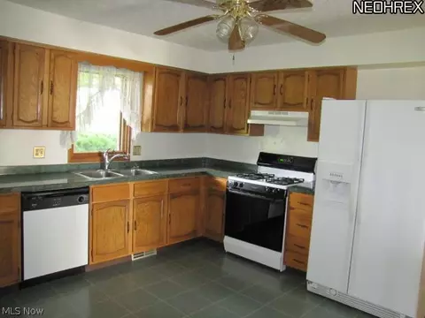 347 Crestview Dr, Elyria, OH 44035 photo 7