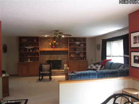 95 Cheltenham Ln, Munroe Falls, OH 44262 photo 3