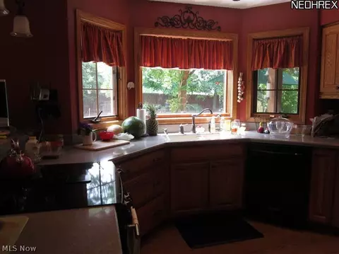 95 Cheltenham Ln, Munroe Falls, OH 44262 photo 6