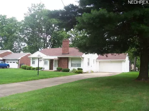 4017 Dover Rd, Youngstown, OH 44511 photo 2