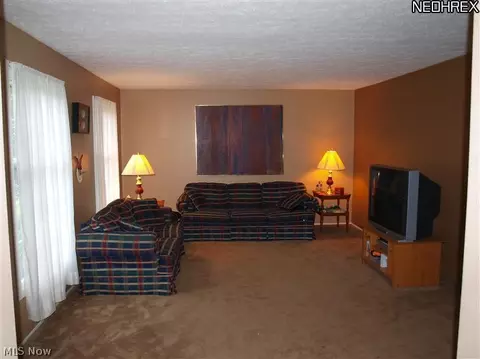 360 Chatham Dr, Aurora, OH 44202 photo 5