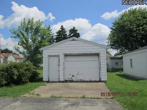 301 Scott Ave, Niles, OH 44446 photo 2
