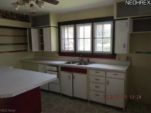 301 Scott Ave, Niles, OH 44446 photo 4
