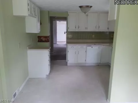 5017 Dunsmore Ave, Ashtabula, OH 44004 photo 17