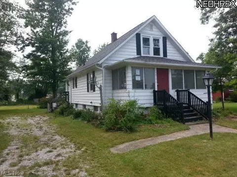 5017 Dunsmore Ave, Ashtabula, OH 44004 photo 3