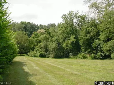 824 E Waterloo Rd, Akron, OH 44306 photo 2