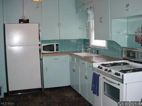 824 E Waterloo Rd, Akron, OH 44306 photo 5