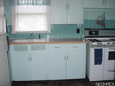 824 E Waterloo Rd, Akron, OH 44306 photo 6