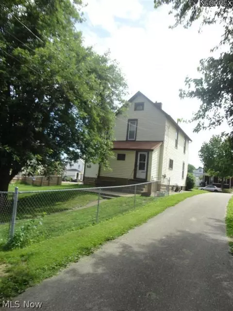 110 Union Ave, Dover, OH 44622 photo 2
