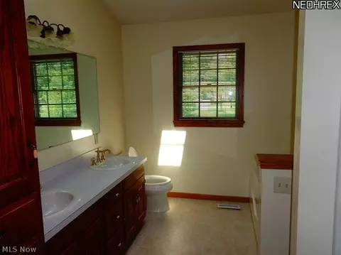 115 Poolside Ln, Dover, OH 44622 photo 10