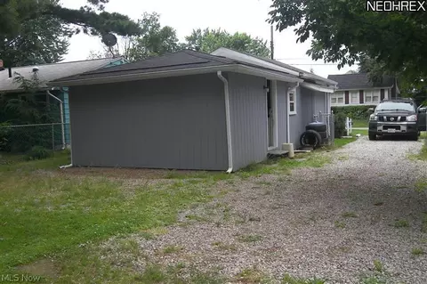 1293 Beech St, Willoughby, OH 44094 photo 2