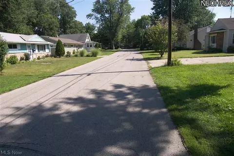 1293 Beech St, Willoughby, OH 44094 photo 4