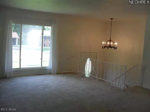 516 Seneca Dr, Dover, OH 44622 photo 8