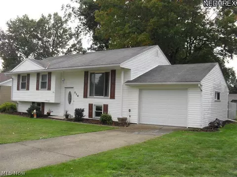 516 Seneca Dr, Dover, OH 44622 photo 1