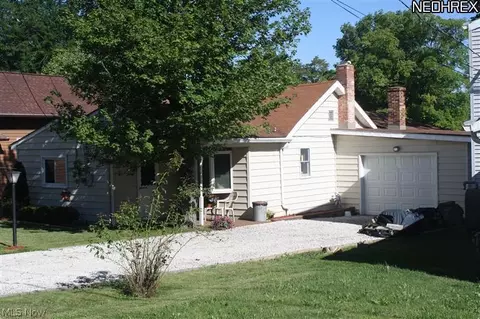 27182 Lakeside Dr, Beloit, OH 44609 photo 1