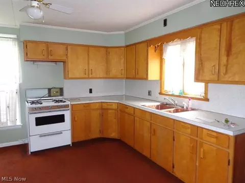 200 E 2nd St, Dover, OH 44622 photo 2