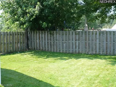 390 Divot Dr, Willowick, OH 44095 photo 11