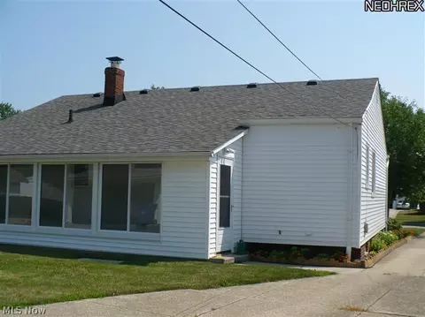 390 Divot Dr, Willowick, OH 44095 photo 6