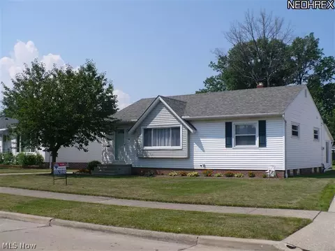 390 Divot Dr, Willowick, OH 44095 photo 1