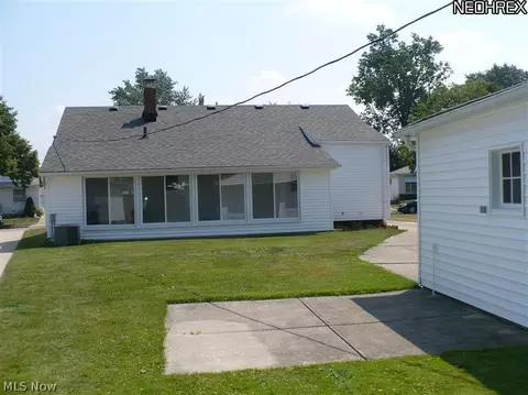 390 Divot Dr, Willowick, OH 44095 photo 17