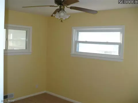 390 Divot Dr, Willowick, OH 44095 photo 13