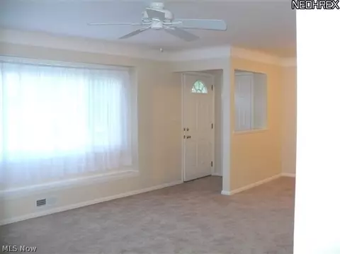 390 Divot Dr, Willowick, OH 44095 photo 9