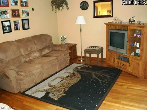 2811 Stanfield Dr, Parma, OH 44134 photo 4