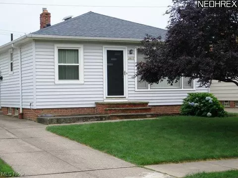 2811 Stanfield Dr, Parma, OH 44134 photo 2