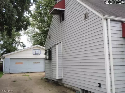 506 Elm St, Struthers, OH 44471 photo 3