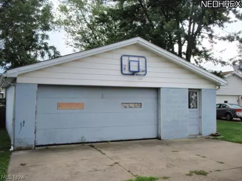 506 Elm St, Struthers, OH 44471 photo 4
