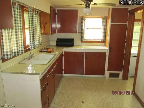 151 Clinton Ave, Elyria, OH 44035 photo 6