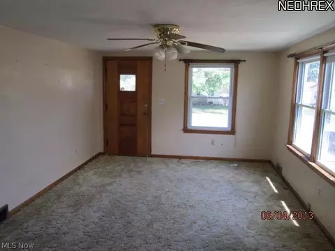 151 Clinton Ave, Elyria, OH 44035 photo 4