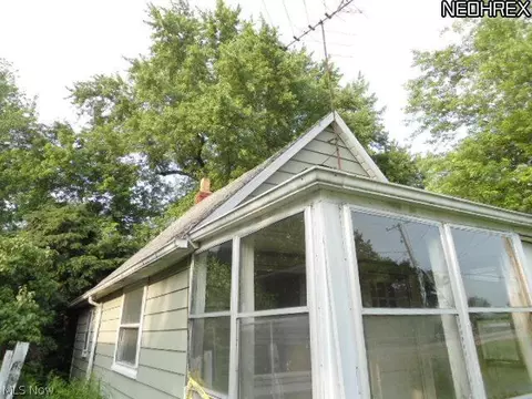 2310 Wright Rd, Akron, OH 44320 photo 4