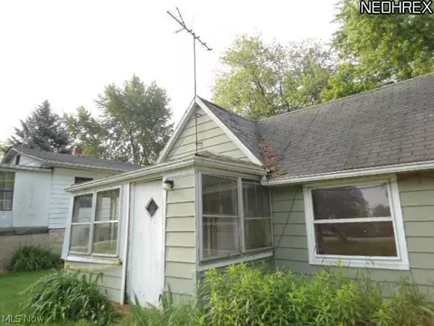 2310 Wright Rd, Akron, OH 44320 photo 3