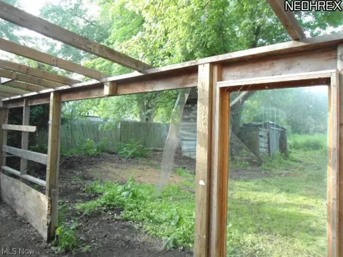 2310 Wright Rd, Akron, OH 44320 photo 8