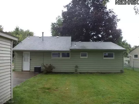 866 Oak St, Elyria, OH 44035 photo 2