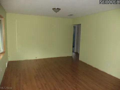 866 Oak St, Elyria, OH 44035 photo 4