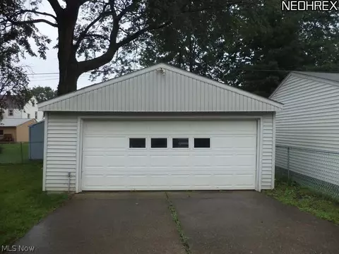 866 Oak St, Elyria, OH 44035 photo 3