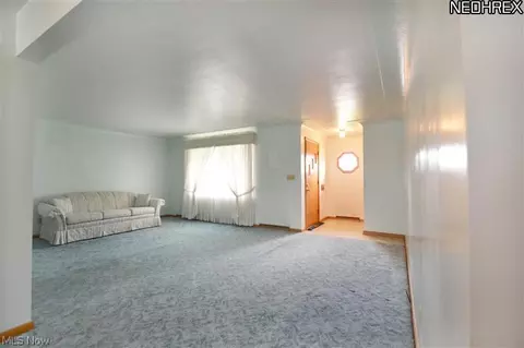 608 W Harvey St, Struthers, OH 44471 photo 3