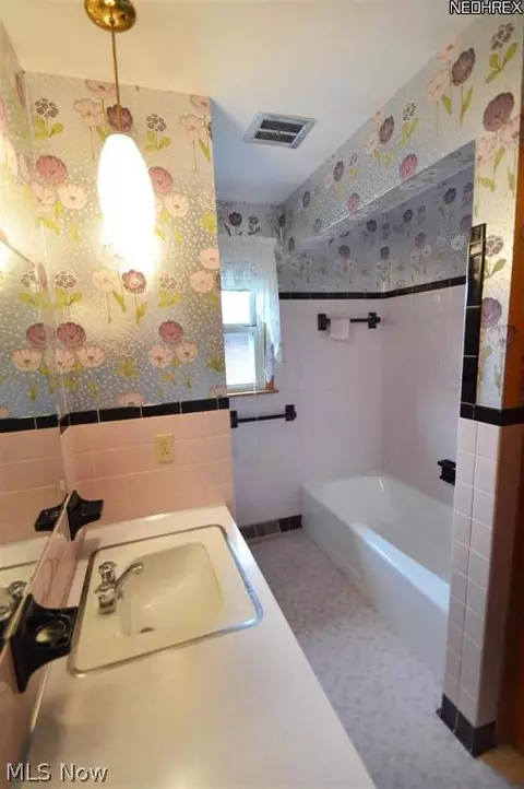 608 W Harvey St, Struthers, OH 44471 photo 7