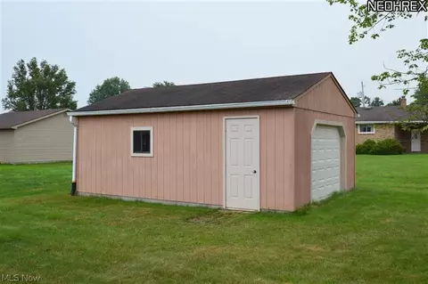 608 W Harvey St, Struthers, OH 44471 photo 15