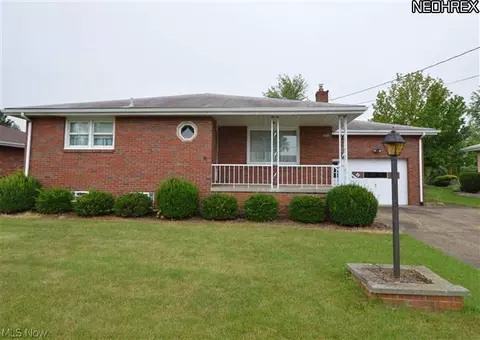 608 W Harvey St, Struthers, OH 44471 photo 1