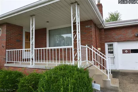 608 W Harvey St, Struthers, OH 44471 photo 2