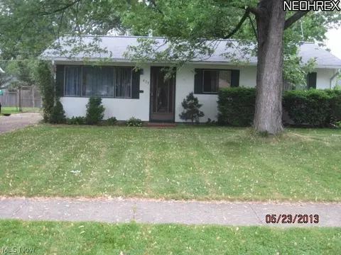 479 Walnut Dr, Berea, OH 44017 photo 1