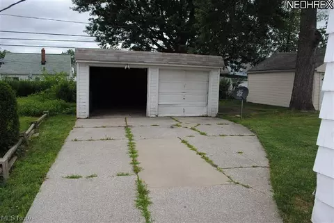 14315 Kennerdown Ave, Maple Heights, OH 44137 photo 11