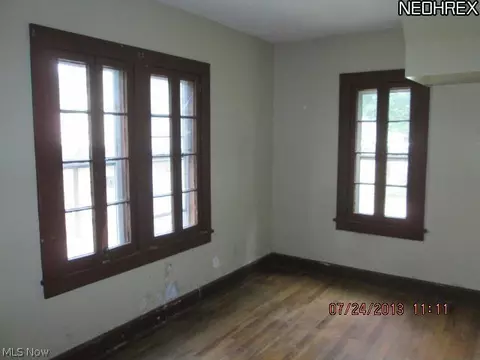 215 E 45th St, Lorain, OH 44052 photo 4
