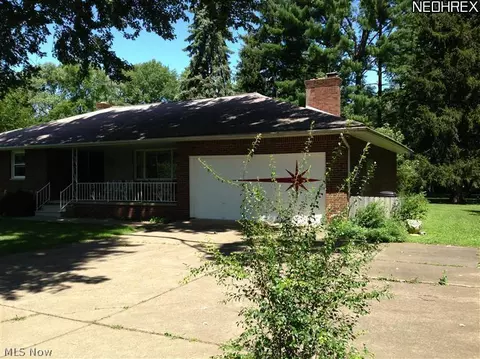 1122 Kay Dr, Lorain, OH 44053 photo 2