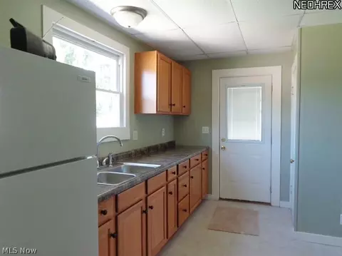 319 E 5th St, Dover, OH 44622 photo 7