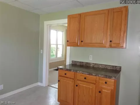 319 E 5th St, Dover, OH 44622 photo 8